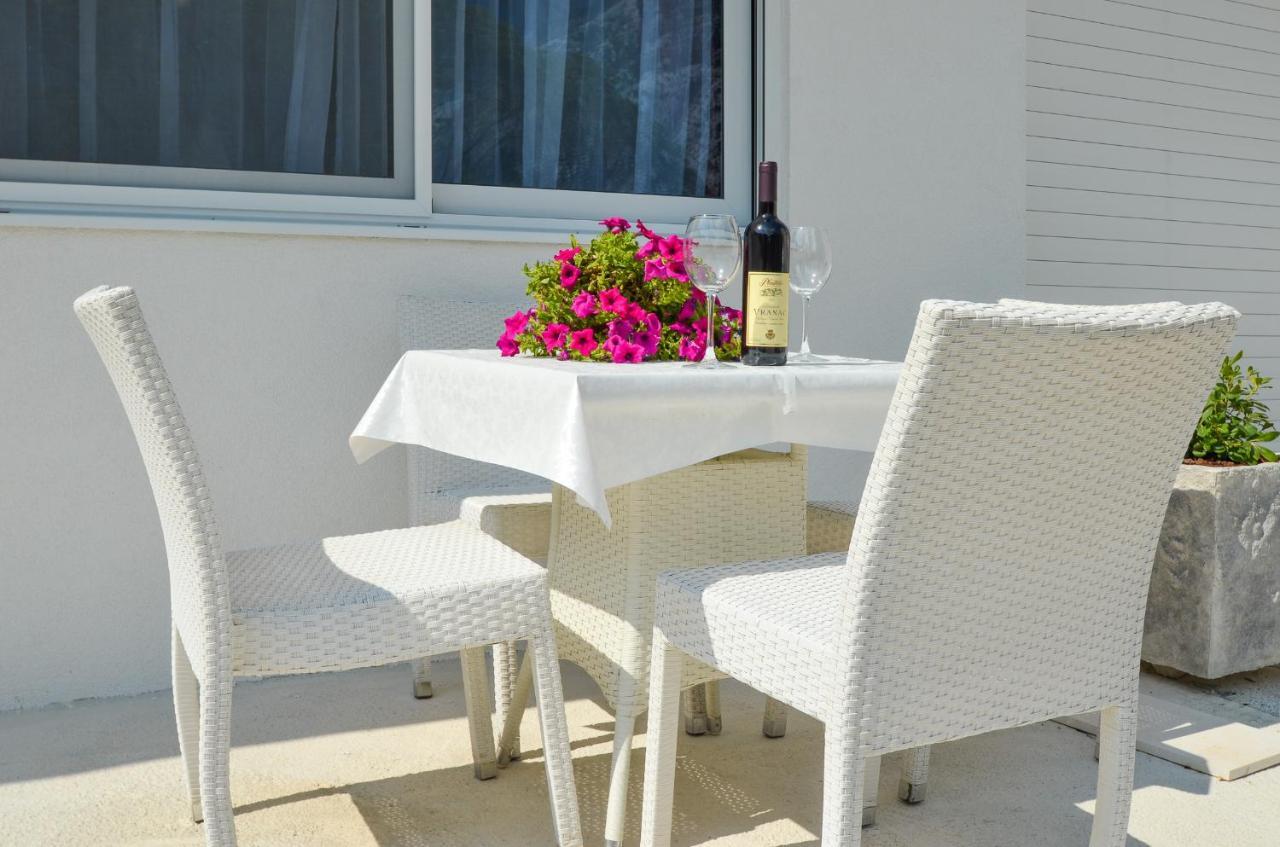 Seafront Apartment Vujovic Prcanj Exterior photo